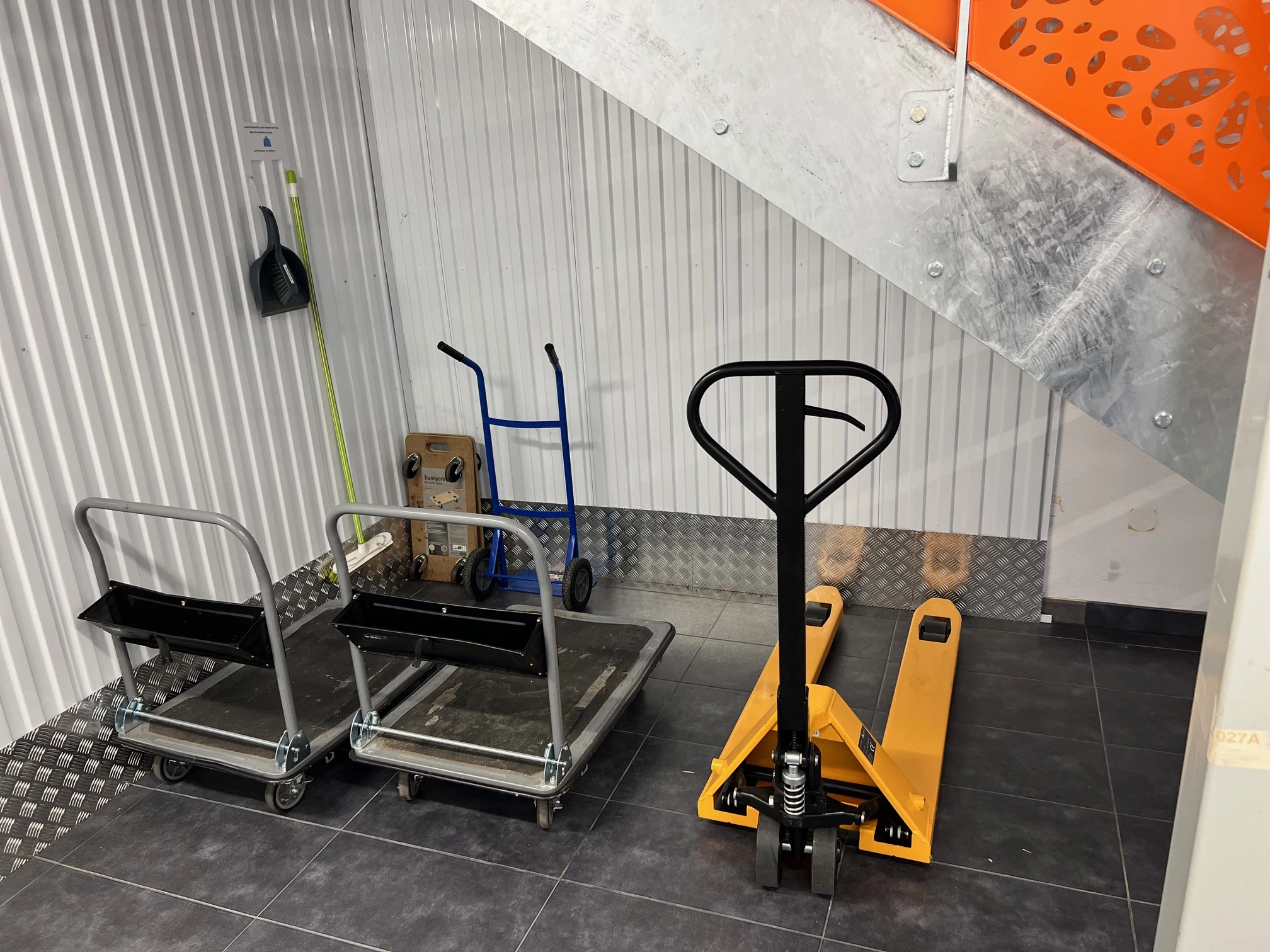 chariots de manutention à votre disposition chez MondialBox Haguenau